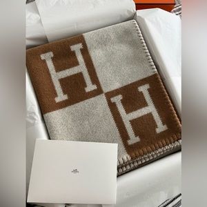 Hermes Avalon Throw Blanket